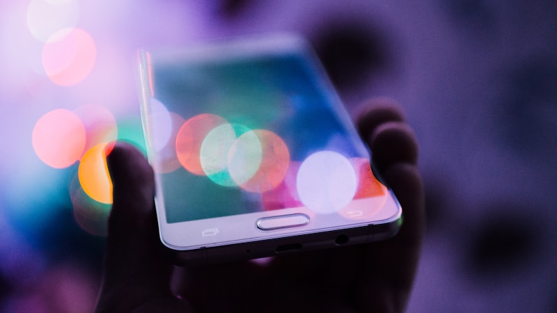 電話が勝手にかかる原因と対処法をやさしく解説|iPhone・Android別に確認したいポイント